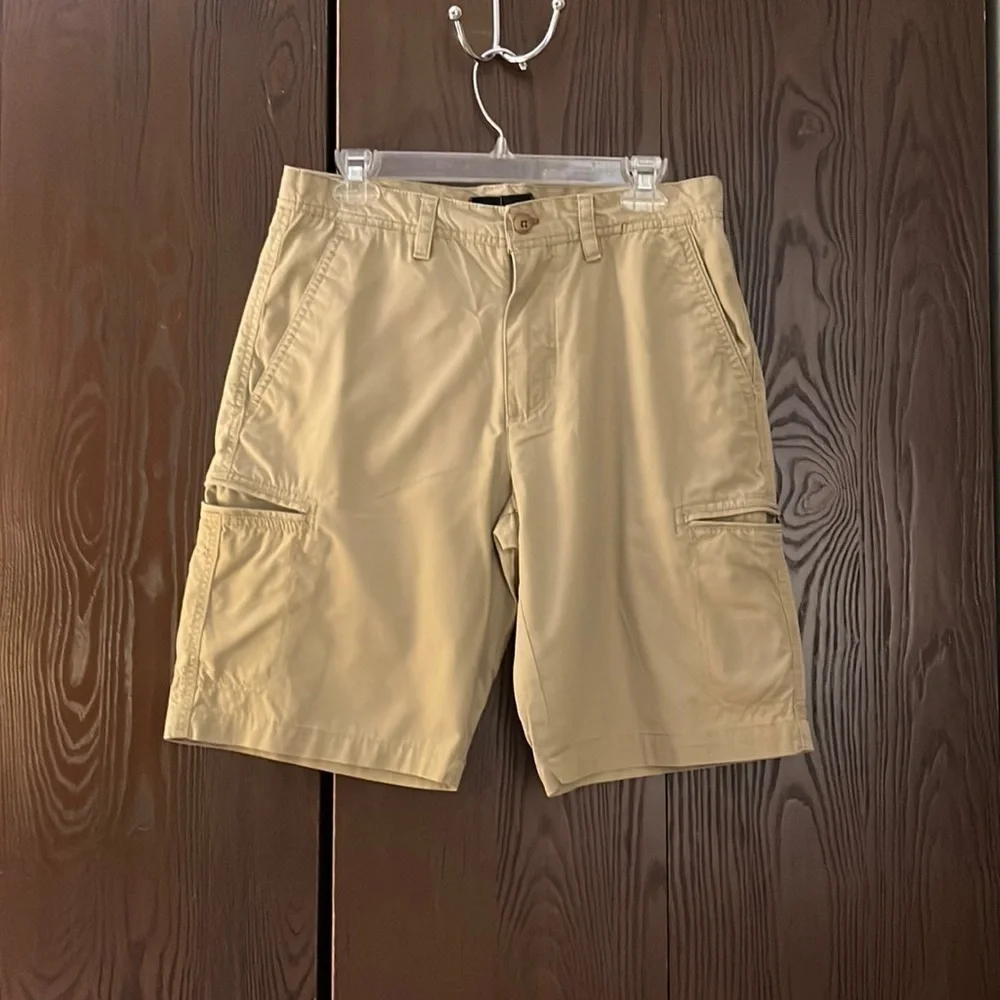 Original Weatherproof Vintage men’s khaki shorts. Size 30W